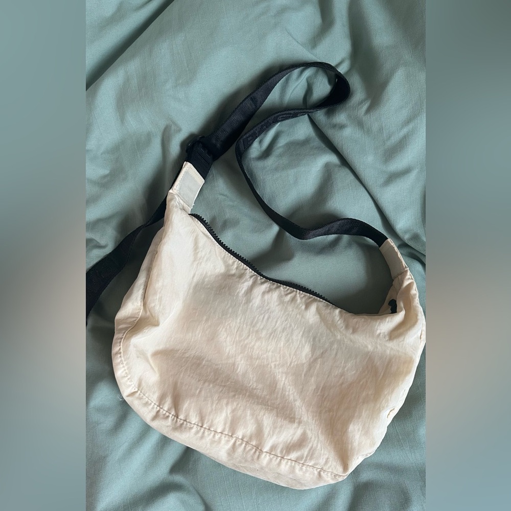 Baggu Medium Crescent Bag in Cream